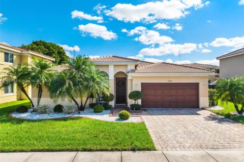 Casa en venta en Miami Gardens, Florida, 3 dormitorios, 169.92 m2 № 1950067 - foto 1
