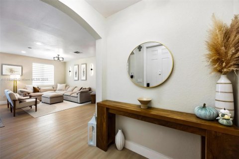 Casa en venta en Miami Gardens, Florida, 3 dormitorios, 169.92 m2 № 1950067 - foto 8