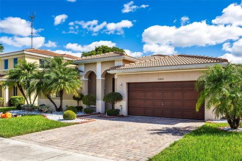 Casa en venta en Miami Gardens, Florida, 3 dormitorios, 169.92 m2 № 1950067 - foto 2