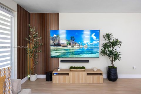 Casa en venta en Miami Gardens, Florida, 3 dormitorios, 169.92 m2 № 1950067 - foto 17