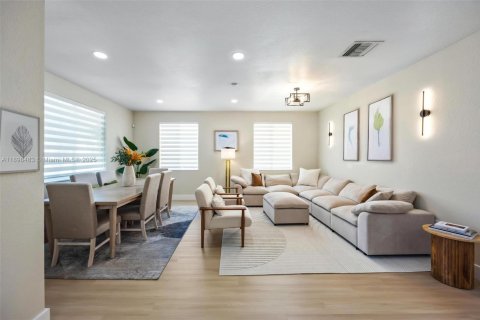 Casa en venta en Miami Gardens, Florida, 3 dormitorios, 169.92 m2 № 1950067 - foto 3