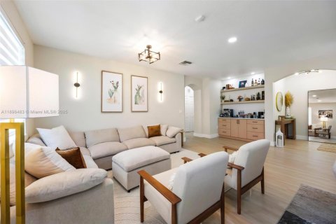 Casa en venta en Miami Gardens, Florida, 3 dormitorios, 169.92 m2 № 1950067 - foto 7
