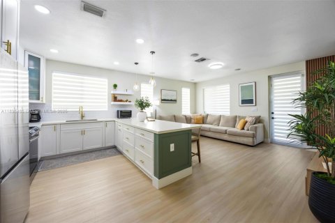 Casa en venta en Miami Gardens, Florida, 3 dormitorios, 169.92 m2 № 1950067 - foto 10