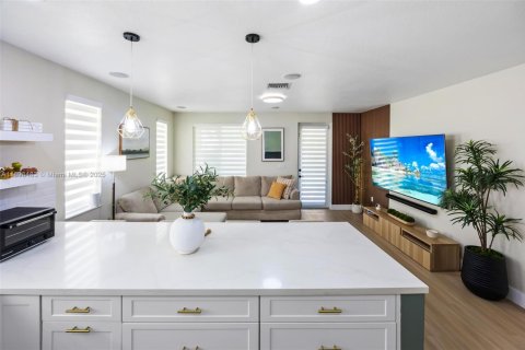 Casa en venta en Miami Gardens, Florida, 3 dormitorios, 169.92 m2 № 1950067 - foto 19