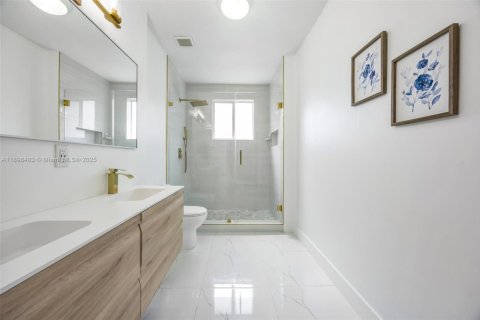 Casa en venta en Miami Gardens, Florida, 3 dormitorios, 169.92 m2 № 1950067 - foto 28