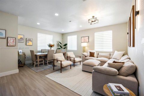 Casa en venta en Miami Gardens, Florida, 3 dormitorios, 169.92 m2 № 1950067 - foto 4