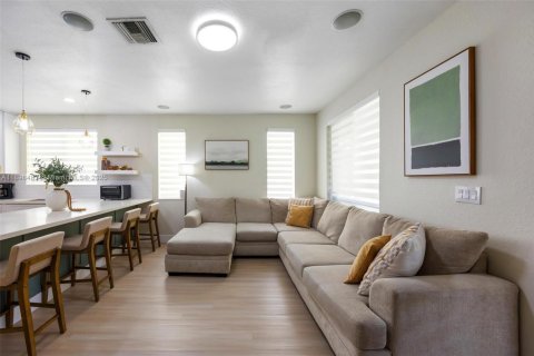 Casa en venta en Miami Gardens, Florida, 3 dormitorios, 169.92 m2 № 1950067 - foto 18