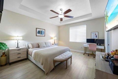 Casa en venta en Miami Gardens, Florida, 3 dormitorios, 169.92 m2 № 1950067 - foto 22