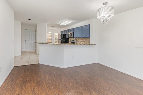 Condo in Orlando, Florida, 2 bedrooms  № 1769317 - photo 11