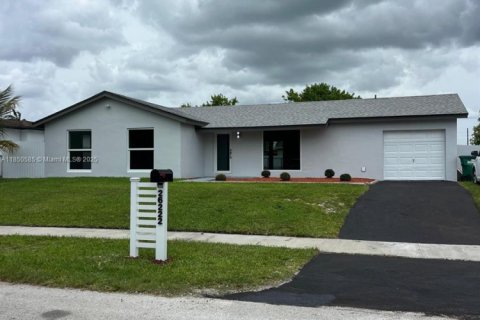 House in Homestead, Florida 3 bedrooms, 123.93 sq.m. № 1857271 - photo 1