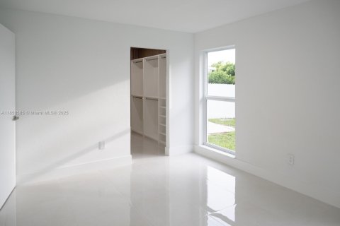 House in Homestead, Florida 3 bedrooms, 123.93 sq.m. № 1857271 - photo 19