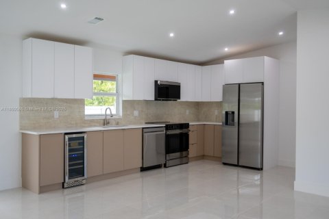House in Homestead, Florida 3 bedrooms, 123.93 sq.m. № 1857271 - photo 3