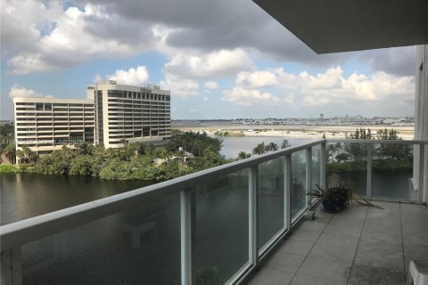 Condominio en alquiler en Miami, Florida, 3 dormitorios, 121.52 m2 № 2057533 - foto 2