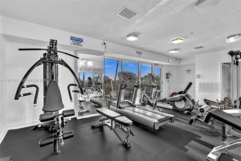 Copropriété à louer à Surfside, Floride: 1 chambre, 84.08 m2 № 2255619 - photo 28