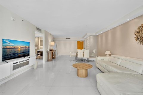 Copropriété à louer à Surfside, Floride: 1 chambre, 84.08 m2 № 2255619 - photo 11