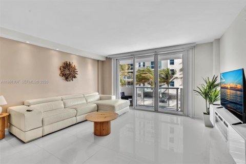 Copropriété à louer à Surfside, Floride: 1 chambre, 84.08 m2 № 2255619 - photo 7