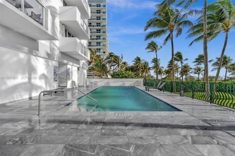 Copropriété à louer à Surfside, Floride: 1 chambre, 84.08 m2 № 2255619 - photo 30