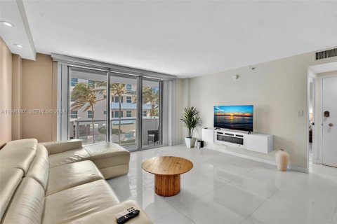 Copropriété à louer à Surfside, Floride: 1 chambre, 84.08 m2 № 2255619 - photo 8
