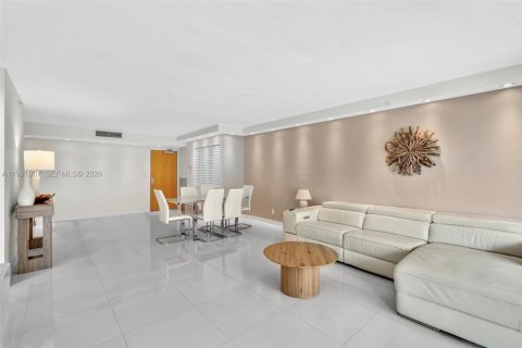 Copropriété à louer à Surfside, Floride: 1 chambre, 84.08 m2 № 2255619 - photo 6