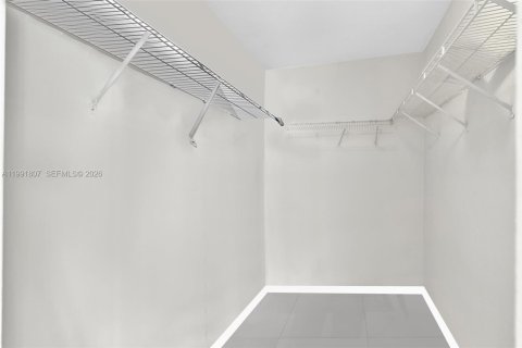 Copropriété à louer à Surfside, Floride: 1 chambre, 84.08 m2 № 2255619 - photo 17