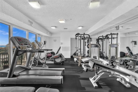 Copropriété à louer à Surfside, Floride: 1 chambre, 84.08 m2 № 2255619 - photo 29