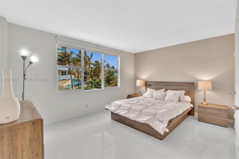 Copropriété à louer à Surfside, Floride: 1 chambre, 84.08 m2 № 2255619 - photo 13