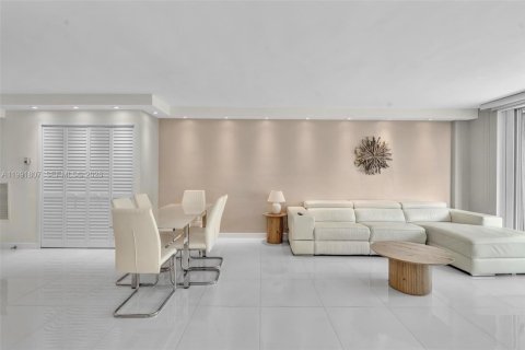 Copropriété à louer à Surfside, Floride: 1 chambre, 84.08 m2 № 2255619 - photo 5