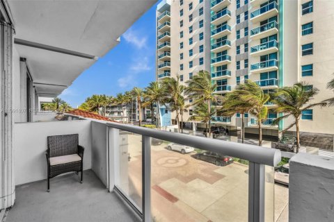 Copropriété à louer à Surfside, Floride: 1 chambre, 84.08 m2 № 2255619 - photo 20