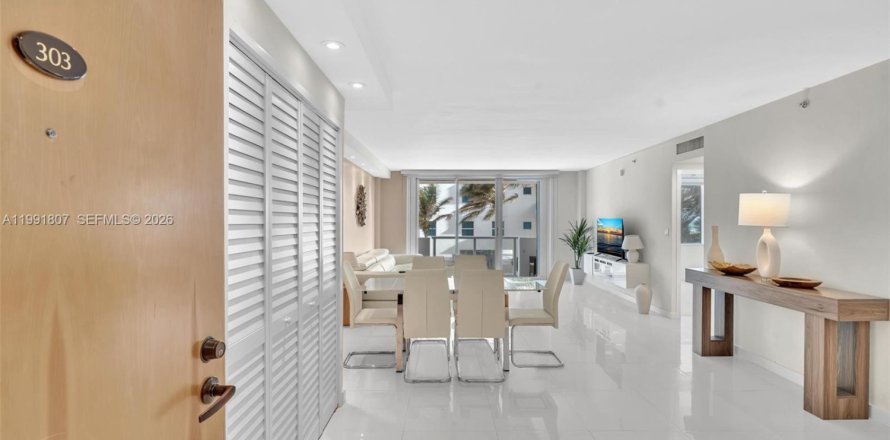 Condo à Surfside, Floride, 1 chambre № 2255619