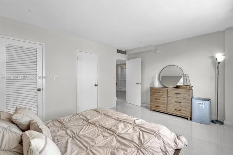 Copropriété à louer à Surfside, Floride: 1 chambre, 84.08 m2 № 2255619 - photo 15