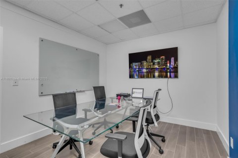 Commercial property in North Miami, Florida № 1684080 - photo 13