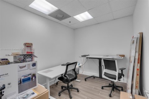 Commercial property in North Miami, Florida № 1684080 - photo 15