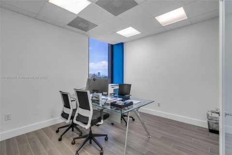 Commercial property in North Miami, Florida № 1684080 - photo 8