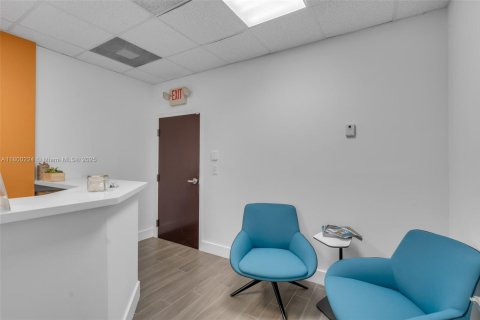 Commercial property in North Miami, Florida № 1684080 - photo 5