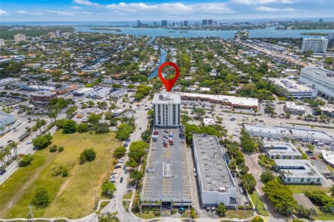Commercial property in North Miami, Florida № 1684080 - photo 19