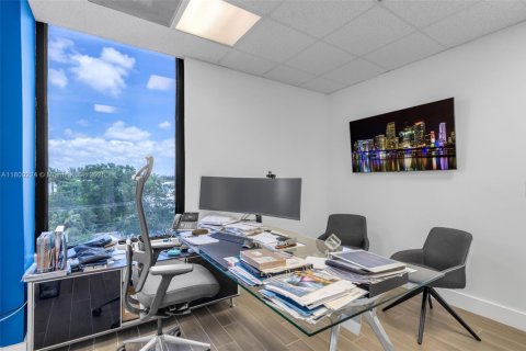 Commercial property in North Miami, Florida № 1684080 - photo 11