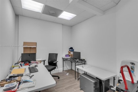 Commercial property in North Miami, Florida № 1684080 - photo 14