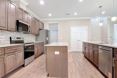 House in Orlando, Florida 4 bedrooms, 271.92 sq.m. № 2217314 - photo 3