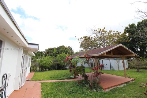 Villa ou maison à louer à Miami, Floride: 3 chambres, 169.73 m2 № 2074934 - photo 15