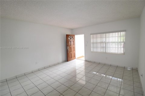 Villa ou maison à louer à Miami, Floride: 3 chambres, 169.73 m2 № 2074934 - photo 26