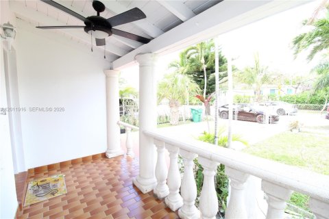 Villa ou maison à louer à Miami, Floride: 3 chambres, 169.73 m2 № 2074934 - photo 8
