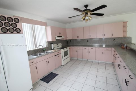 Villa ou maison à louer à Miami, Floride: 3 chambres, 169.73 m2 № 2074934 - photo 17