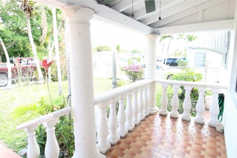 Villa ou maison à louer à Miami, Floride: 3 chambres, 169.73 m2 № 2074934 - photo 7
