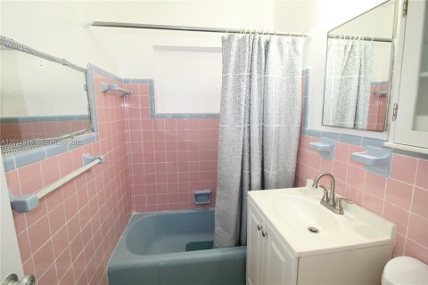 Villa ou maison à louer à Miami, Floride: 3 chambres, 169.73 m2 № 2074934 - photo 25