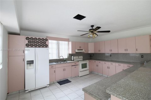 Villa ou maison à louer à Miami, Floride: 3 chambres, 169.73 m2 № 2074934 - photo 16