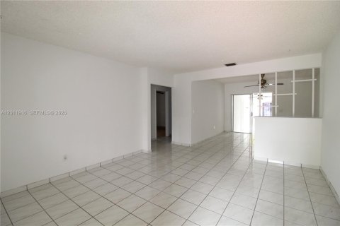 Villa ou maison à louer à Miami, Floride: 3 chambres, 169.73 m2 № 2074934 - photo 28