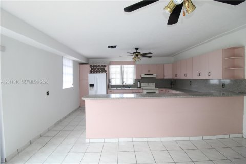 Villa ou maison à louer à Miami, Floride: 3 chambres, 169.73 m2 № 2074934 - photo 21