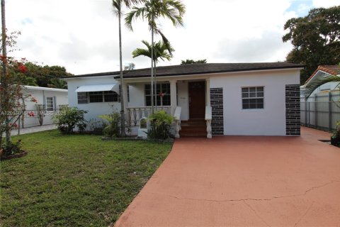 House in Miami, Florida 3 bedrooms, 169.73 sq.m. № 2074934