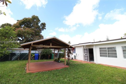 Villa ou maison à louer à Miami, Floride: 3 chambres, 169.73 m2 № 2074934 - photo 14