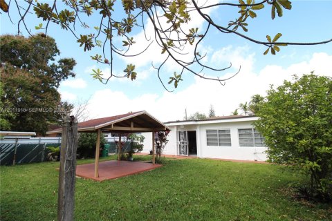 Villa ou maison à louer à Miami, Floride: 3 chambres, 169.73 m2 № 2074934 - photo 13